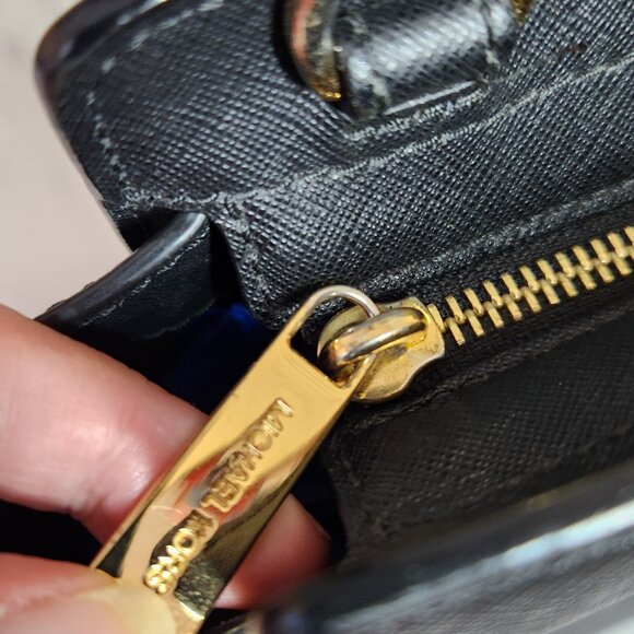 Like New Michael Kors Jet Set Medium Sized Leather Handbag Tote Purse - Picture 7 of 11